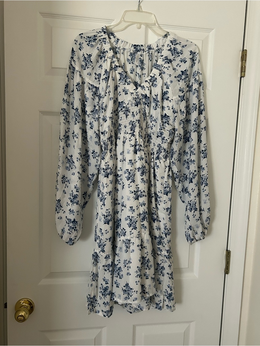 Dokotoo White With Blue Floral Print Dress Size M - 100% Polyester